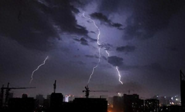 江西突发极端强对流天气！暴雨冰雹+10级大风+气温骤降10℃，你准备好了吗？
