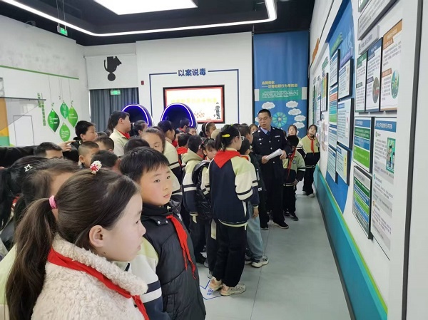 甘肃张家川县的法治教育为何能让2000名师生受益？揭秘这场法律盛宴  第3张