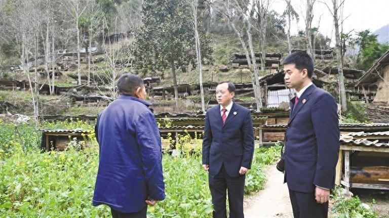 大熊猫国家公园内私设电网有多危险？检察人员现场揭秘惊人真相
