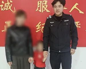 小孩贪玩独自开溜，警民合力护送回家！你家孩子也这样吗？  第3张