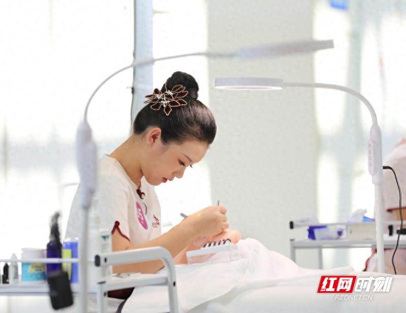 从迷茫少女到全国第七！21岁黄含芝如何在6年内完成人生华丽蜕变？