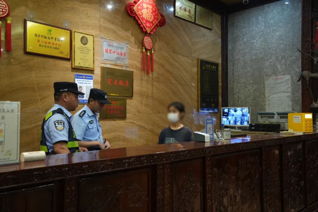盈江警方深夜突袭娱乐场所，为何如此严厉？背后原因让人  第3张