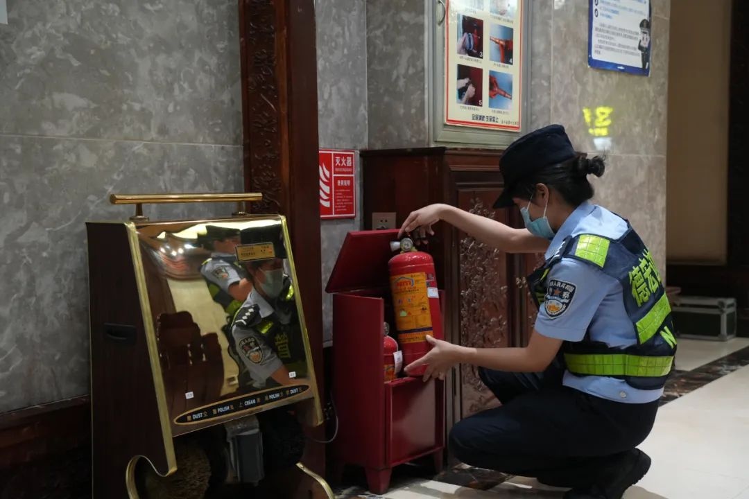 盈江警方深夜突袭娱乐场所，为何如此严厉？背后原因让人  第7张