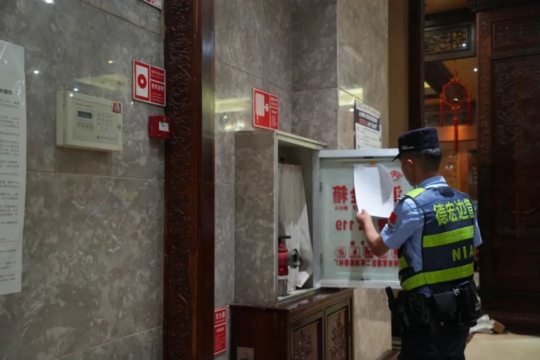 盈江警方深夜突袭娱乐场所，为何如此严厉？背后原因让人  第8张