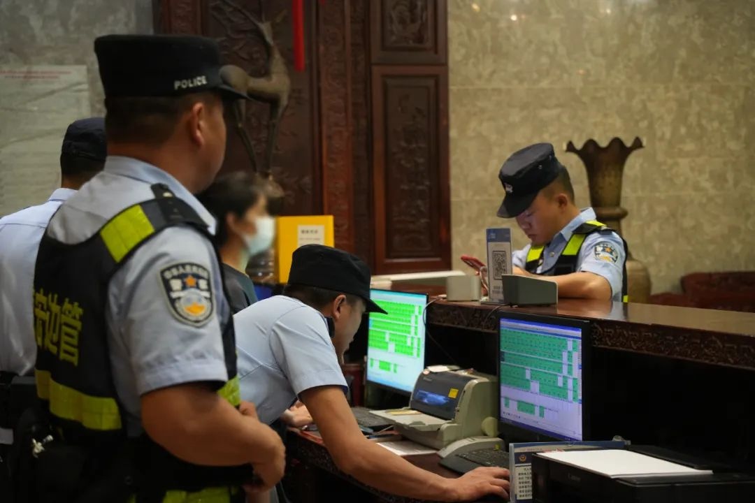 盈江警方深夜突袭娱乐场所，为何如此严厉？背后原因让人  第10张