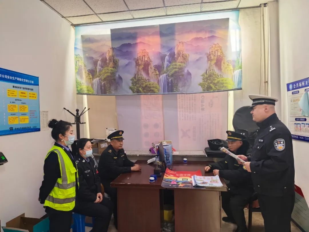 长岭县交警大队联合交通局开展交通安全宣传，你的出行安全有保障了吗？  第2张