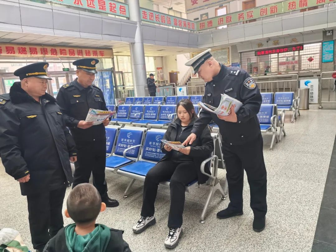 长岭县交警大队联合交通局开展交通安全宣传，你的出行安全有保障了吗？  第5张