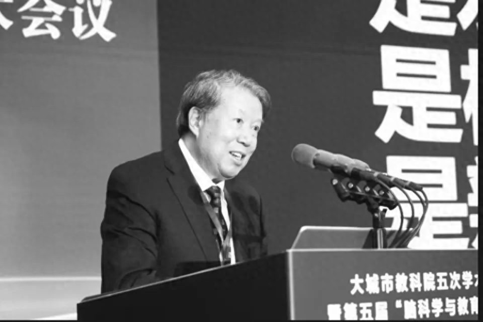 85岁院士郭爱克学术会议期间浴室晕倒，心脏骤停离世！为何如此突然？