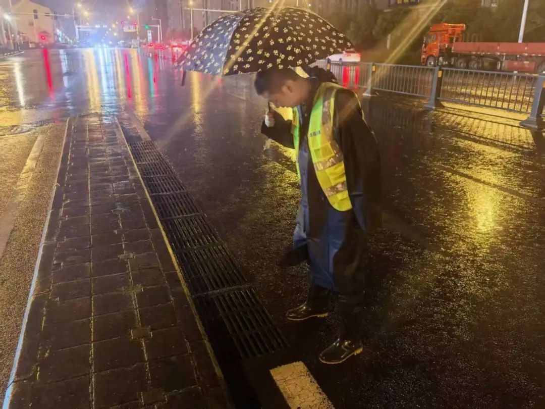 4月11日全市暴雨来袭！区城管局300人应急队伍全力守护城市安全，你知道咋做到的？  第7张