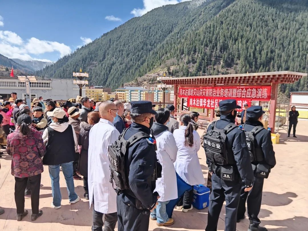 壤塘县岗木达镇120余人参与地灾演练，守护群众安全防线，你知道有多有效吗  第2张