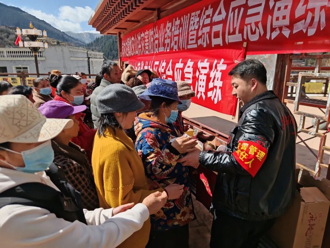 壤塘县岗木达镇120余人参与地灾演练，守护群众安全防线，你知道有多有效吗  第3张