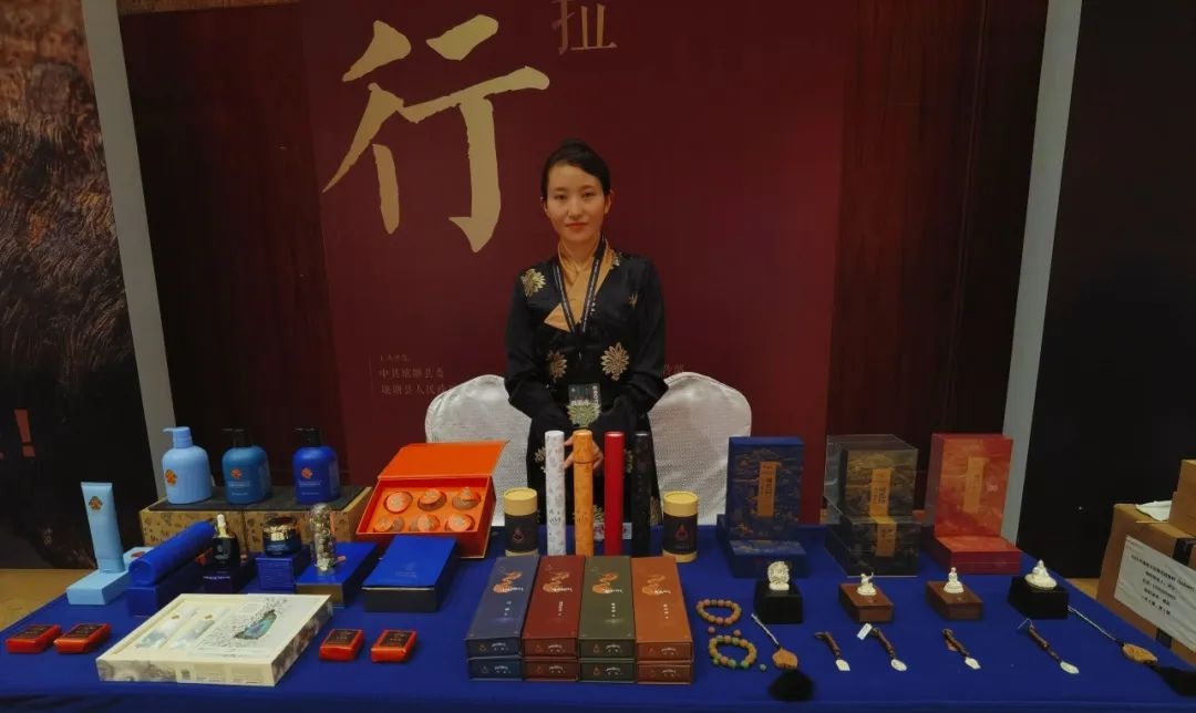 4月11 - 13日！海南国际文创周盛大举行，壤塘文创亮相引关注，有何亮点？  第1张