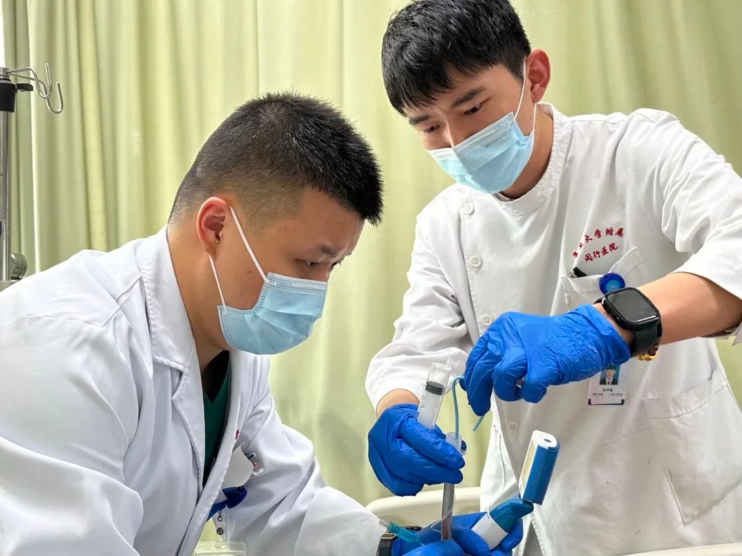 5·12 国际护士节！这些不被熟知的男护士如何守护生命之光？