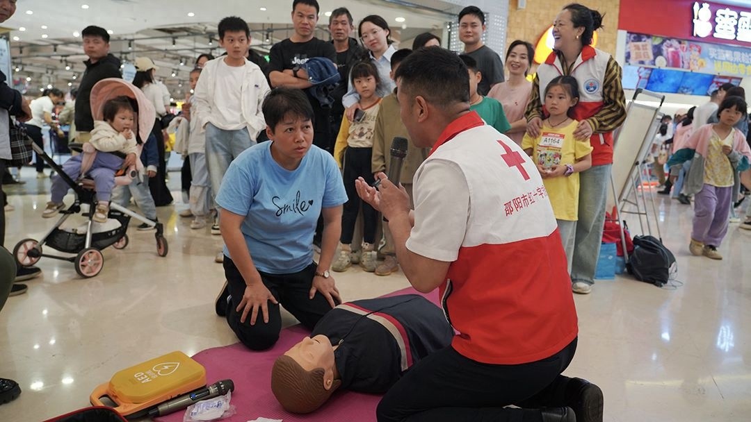 5月10日晚邵阳步步高新天地商场，急救地摊课程开课！你还不来学？