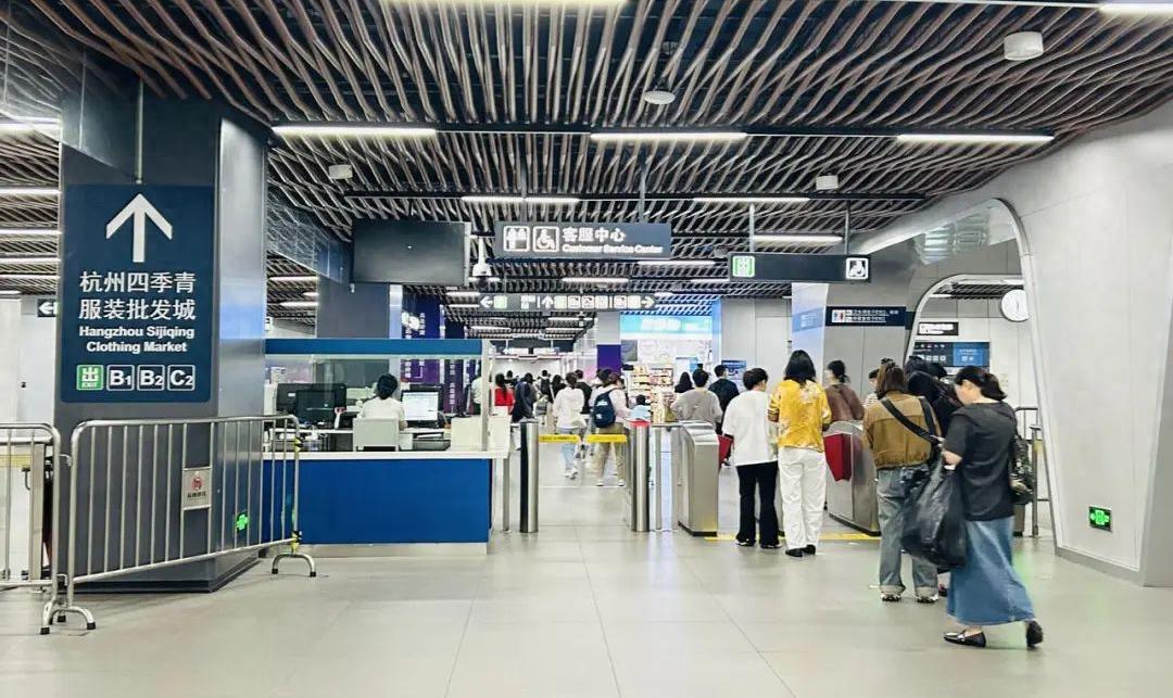 杭州地铁站惊现小推车！这服务是要逆天？原因竟然是……