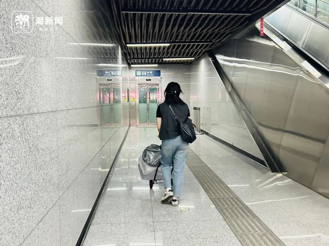 杭州地铁站惊现小推车！这服务是要逆天？原因竟然是……  第6张