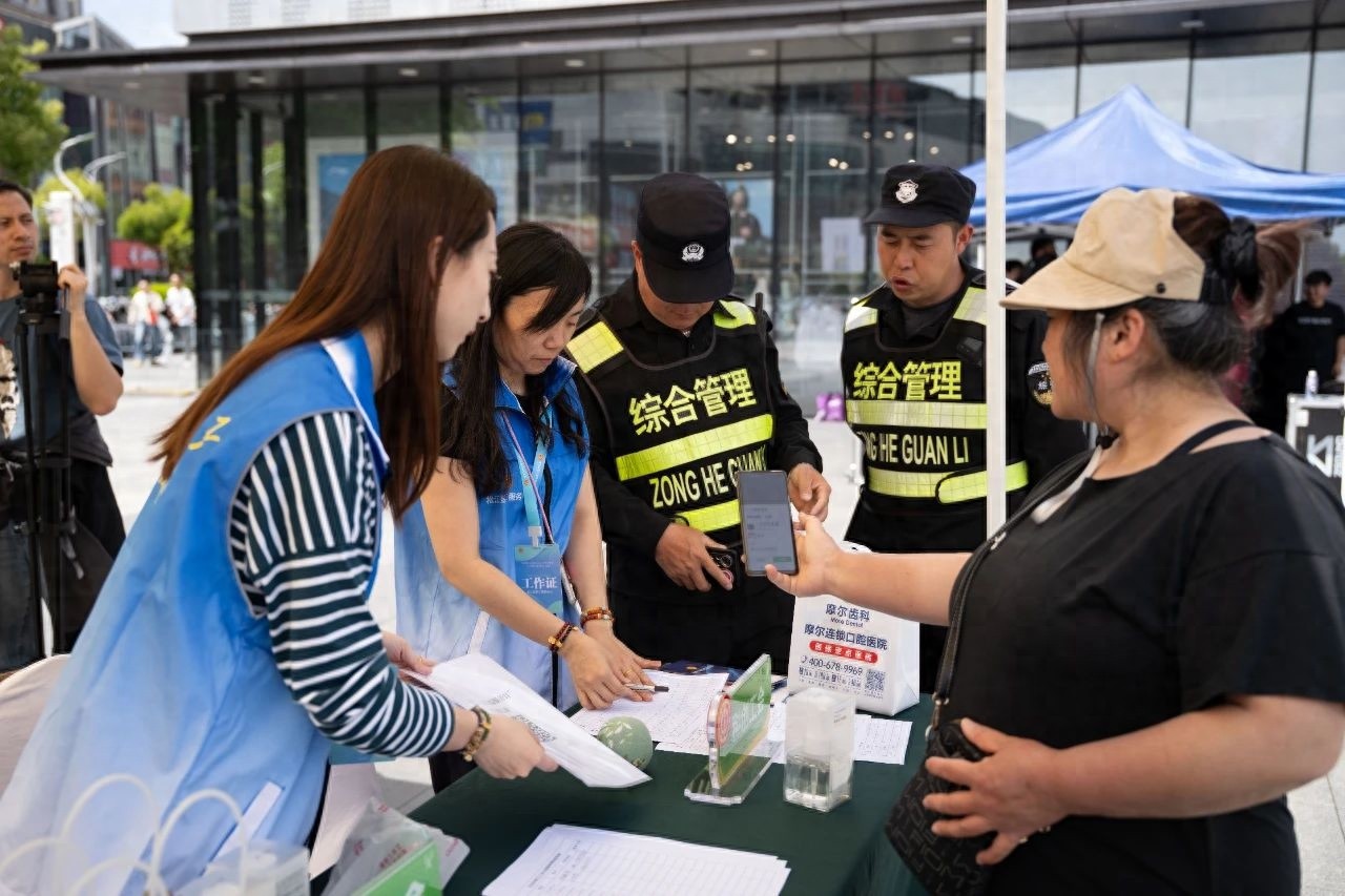 松江工会公益服务日！20个项目进商圈，新就业者咋获保障？