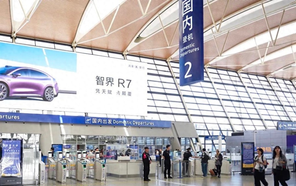 五一期间上海两机场保障超193.7万人次！浦东机场为何启用24小时安检服务？  第1张