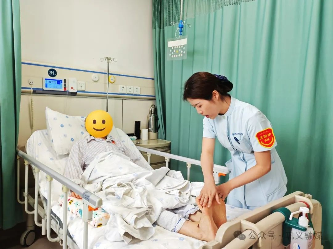 刚柔并济的00后护理组长郑珂欣！国际护士节她如何诠释职业价值？  第2张