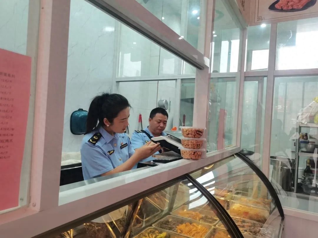 临泽县市场监管局筑牢食品安全底线，夜宵摊点管理究竟有多严？