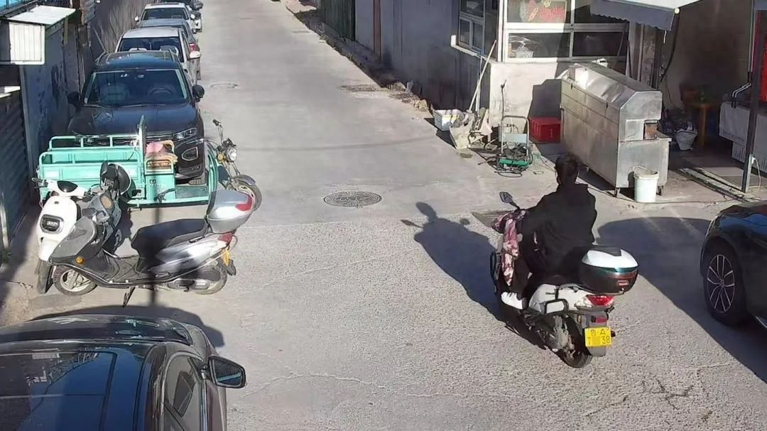 车牌尾号38的摩托车竟被莫名套牌？违法次数激增谁来管