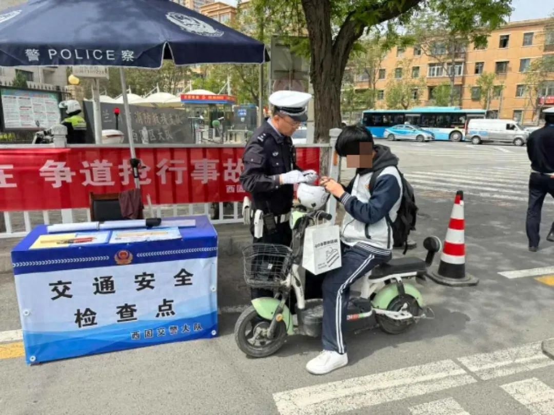 兰州公安交警设42处劝导岗！行人闯红灯等行为咋整治的？