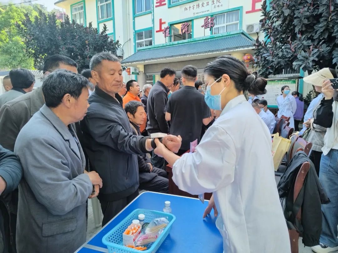 5月12日永善县人民医院专家团队下乡义诊，你知道有多便民吗？  第2张