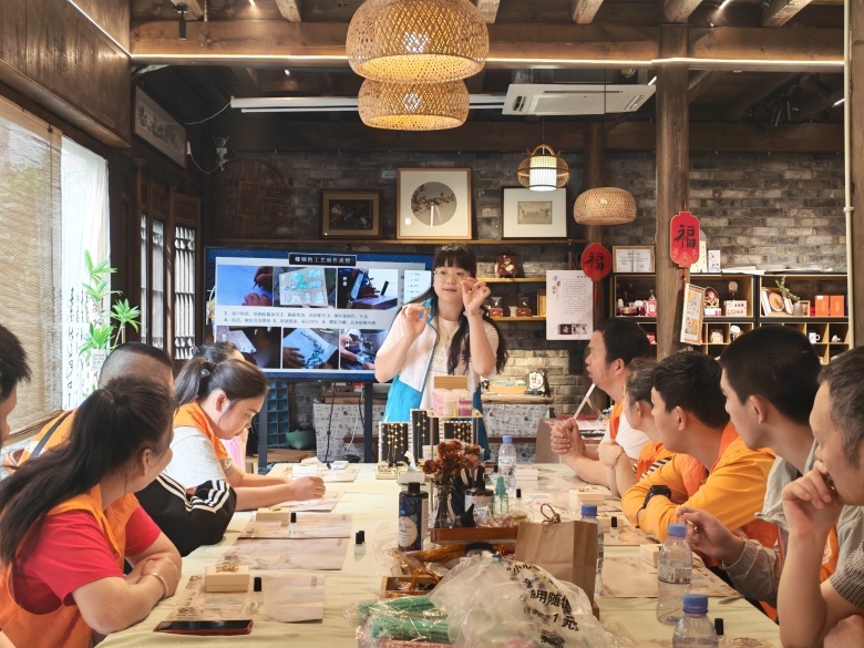 母亲节前夕！新桥街道残疾人之家竟带残友做这事？太暖了  第2张