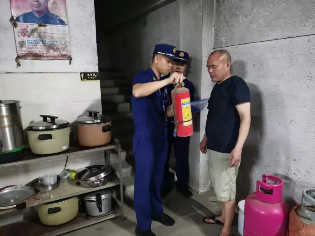 博白消防集中夜查行动！这些消防安全隐患你知道吗？  第2张