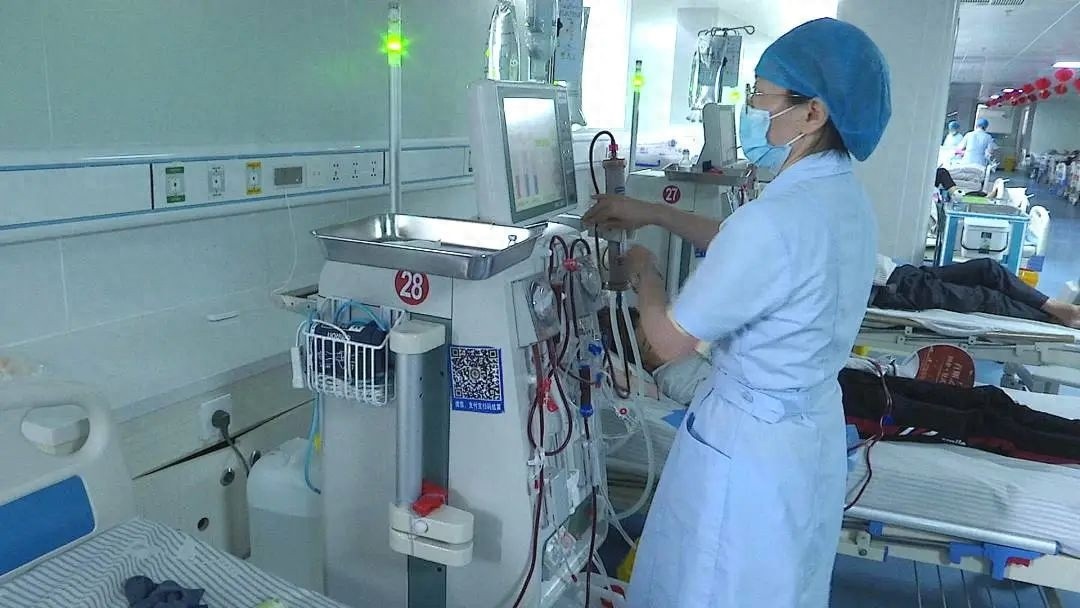 白衣先锋 护士风采专栏推出！陈碧珍如何全年不停析守护生命线？
