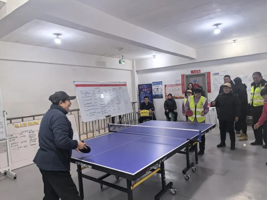 社区乒乓球赛嗨翻全场！不同年龄段居民谁能称霸赛场？  第2张