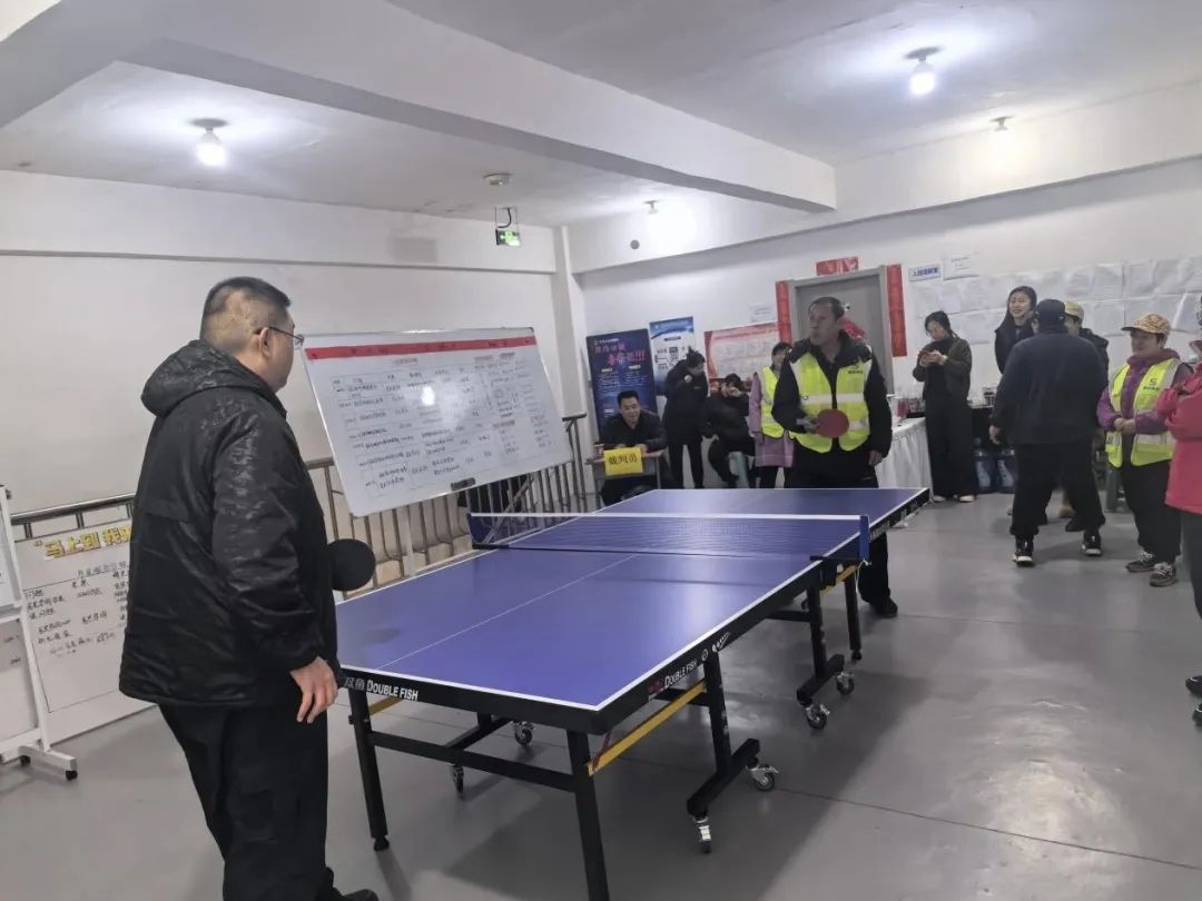 社区乒乓球赛嗨翻全场！不同年龄段居民谁能称霸赛场？  第3张