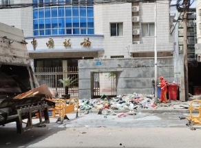 五一假日众人乐，巫溪环卫 200 余名工人守护城市洁净？  第3张