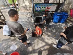 五一假日众人乐，巫溪环卫 200 余名工人守护城市洁净？  第6张