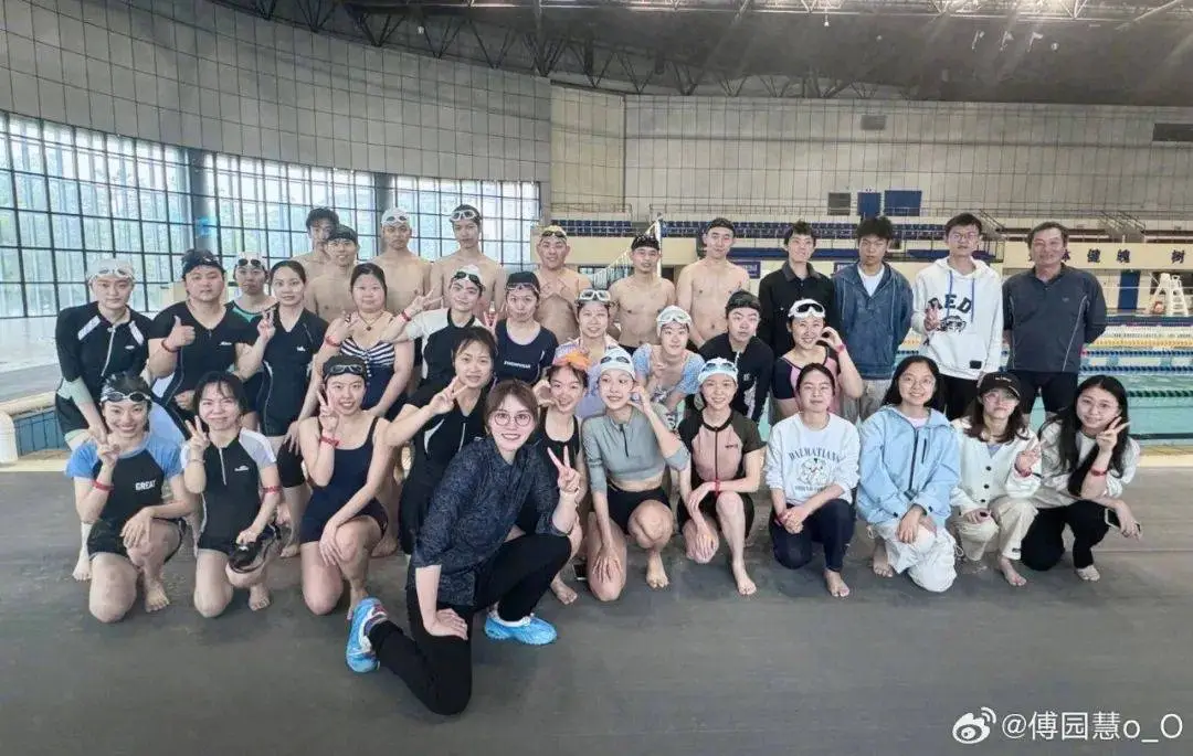 傅园慧从泳坛到讲台：她如何完成从运动员到浙大教师的华丽转身？  第3张