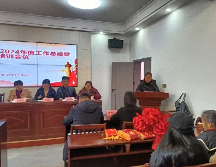 小区业主竟能领现金红包？华晨御园小区述职报告会揭秘  第1张