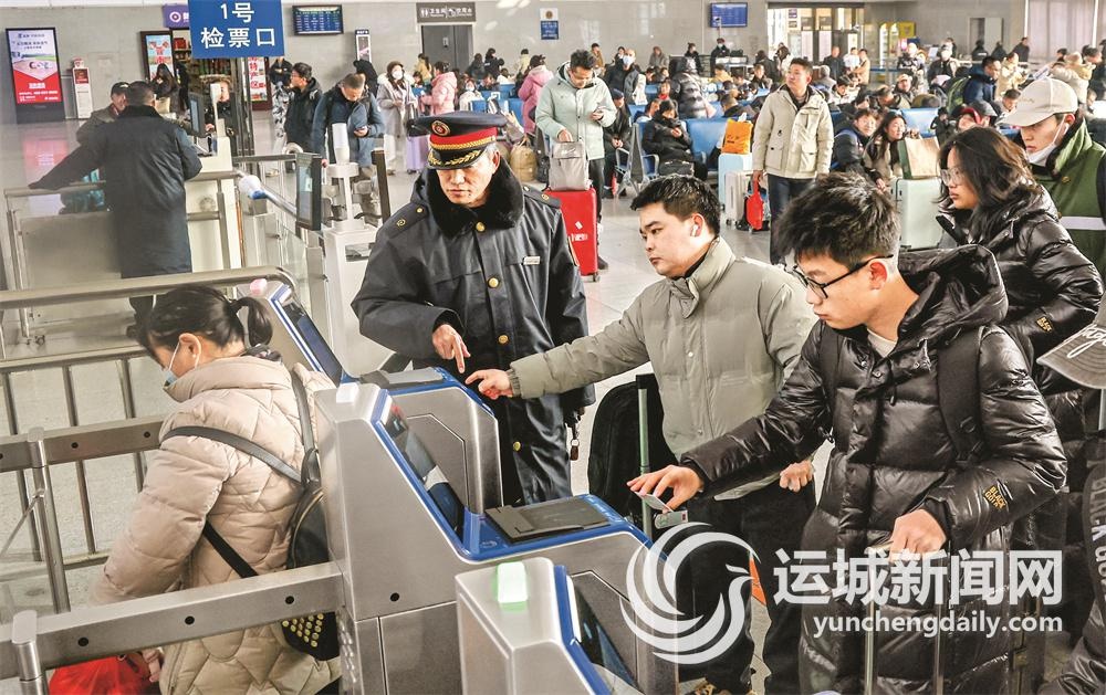 40年铁路老兵张仁的最后一个春运：从绿皮火车到复兴号，他的故事感动了无数人  第3张