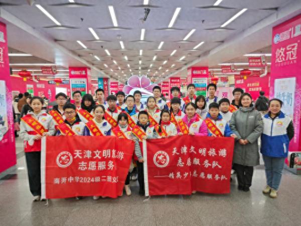 天津地铁站内，这群志愿者为何让外地游客连连道谢？揭秘他们的暖心行动