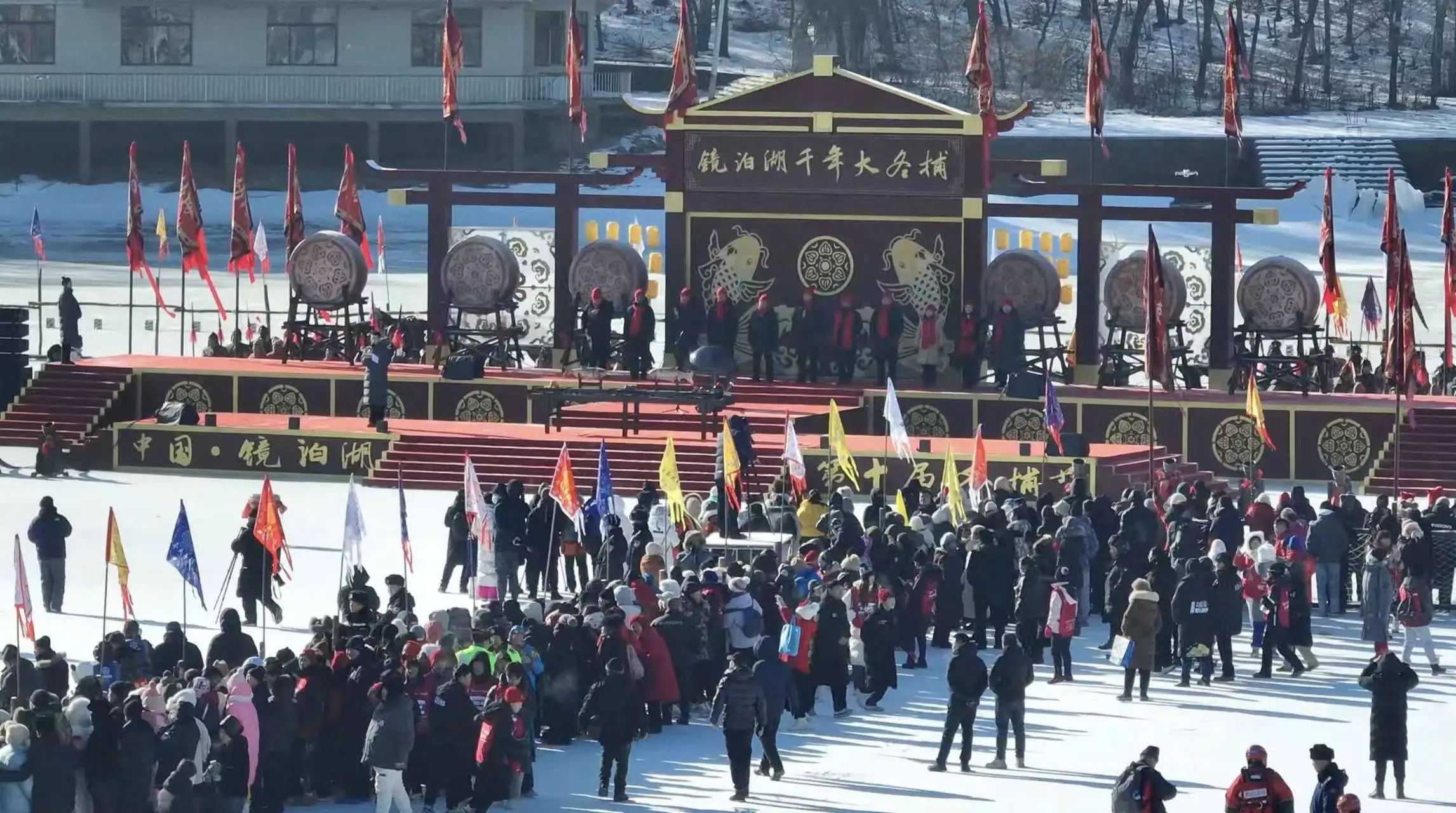 千年冬捕奇观再现！镜泊湖畔的渔猎文化盛宴，你准备好了吗？  第3张
