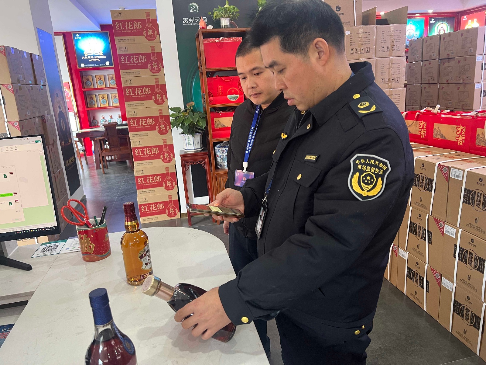 春节买酒小心了！市监局突击检查，这些名酒竟有假货？  第3张