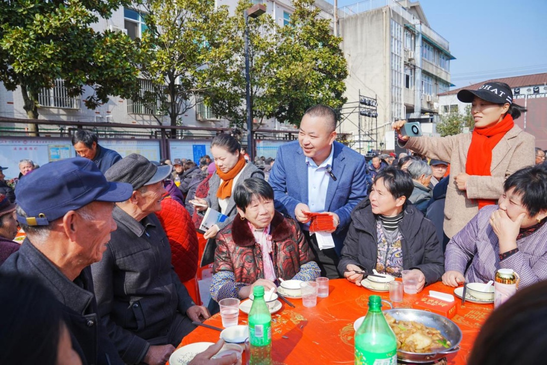 高禹村长寿宴：1025位老人共享120万红包，尊老爱老如何成为村规民约？  第2张