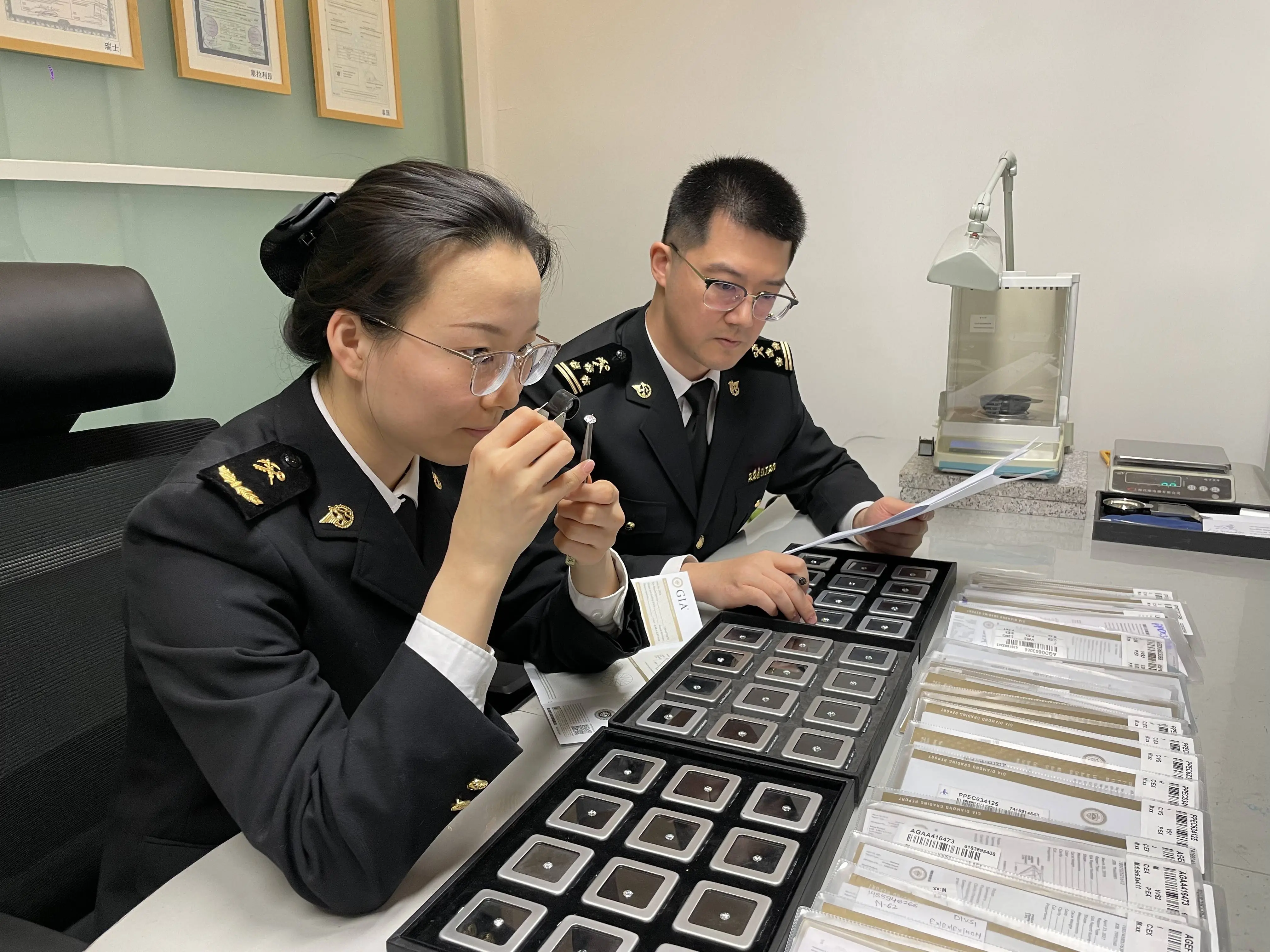 上海海关存储19万颗钻石信息！你买的钻石真的合法吗？
