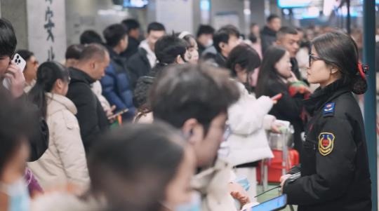 2025年春运大揭秘：西安地铁如何应对40天超长客流高峰？  第3张