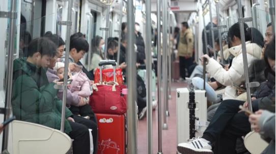 2025年春运大揭秘：西安地铁如何应对40天超长客流高峰？  第4张