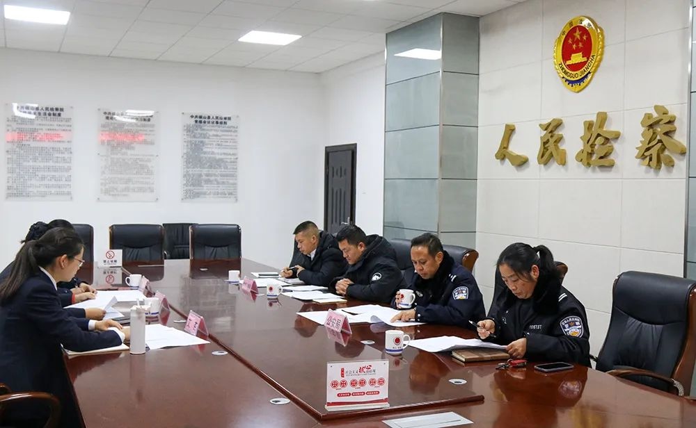 砚山县2024年未成年人刑事案件激增！家庭教育缺位、校园隐患未除，我们该如何应对？  第2张