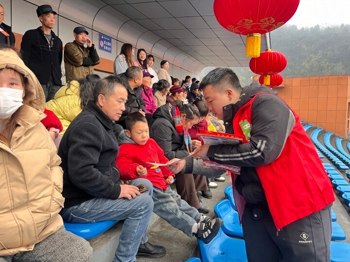 元宵灯会竟成消防安全课堂！你还在等什么？快来学习救生秘籍  第2张