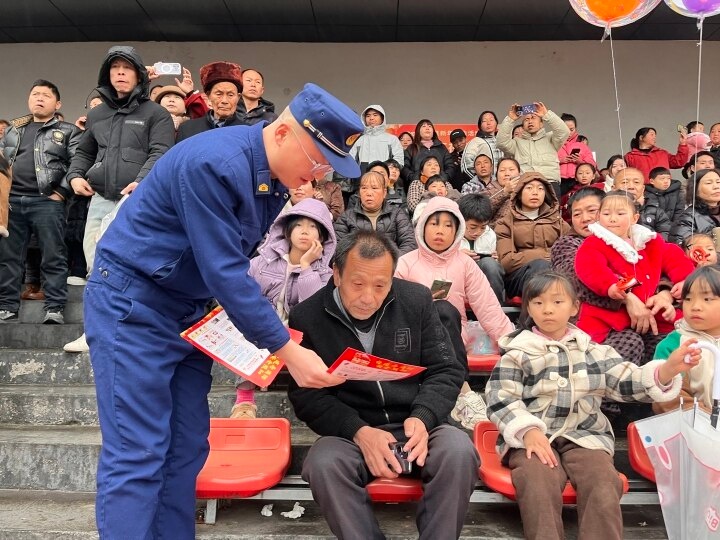 元宵灯会竟成消防安全课堂！你还在等什么？快来学习救生秘籍  第4张