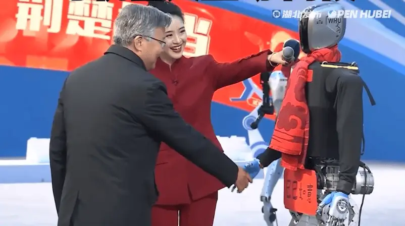 省长们为何纷纷与机器人握手？揭秘AI时代的新政风向  第3张
