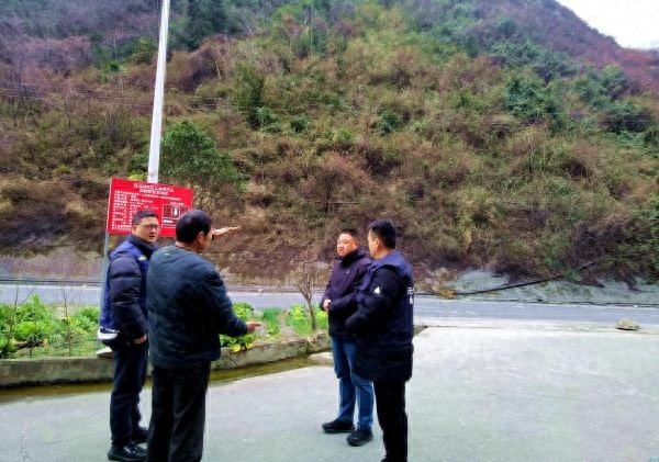 汶川映秀镇如何确保14个山洪和21个地灾隐患点安全？揭秘排查行动背后的故事