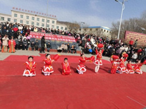 红古区文化馆如何用非遗剧目点亮春节？送文化下乡演出背后的温暖故事